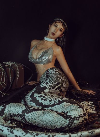漂亮的女秘书在线观看
