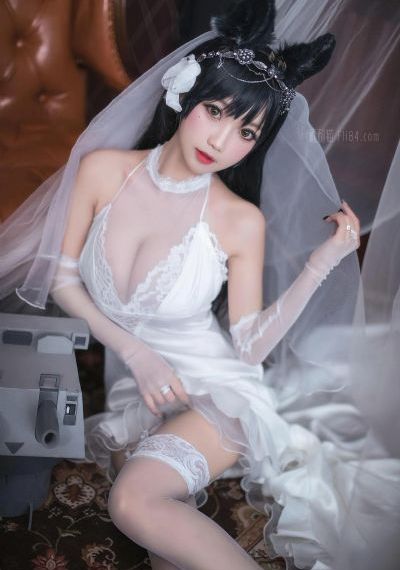 他掀开裙子舌头伸进去在线观看