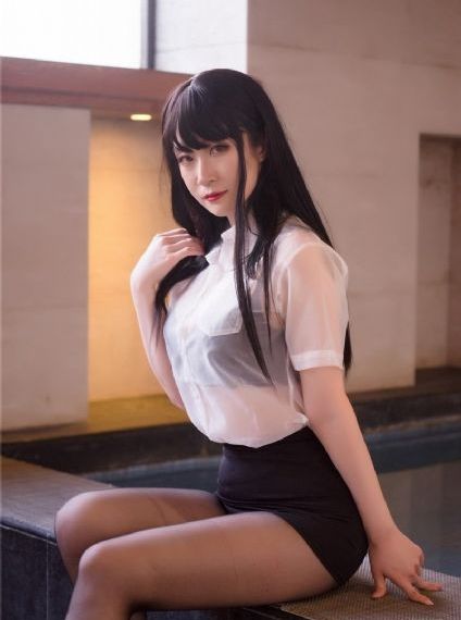 年轻的女老师