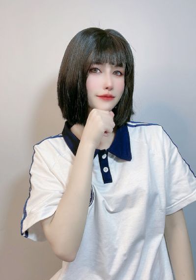 没有罩子的瑜伽老师
