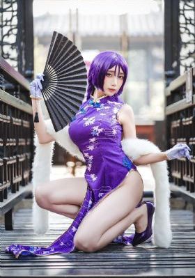 在电影院里挺进h